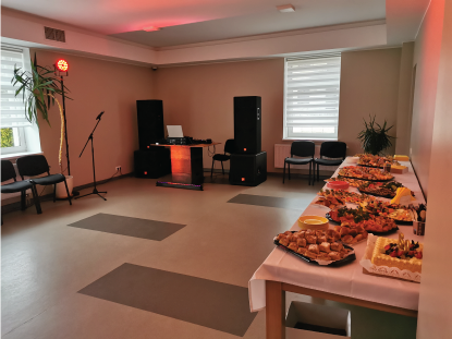 Skaņa, gaismas un DJ ģimenes jubilejas ballītē pirms viesu ierašanās